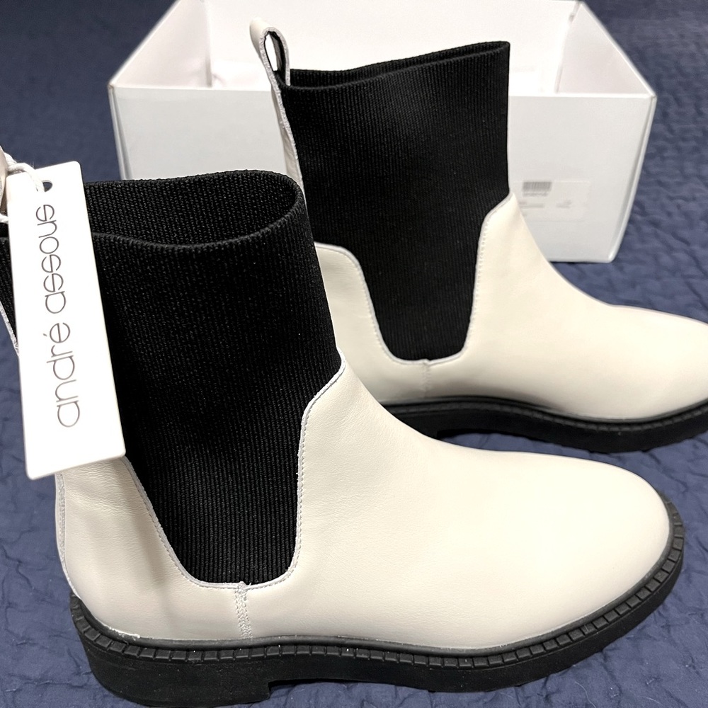 Brand NWT 7.5 Andre Assous Violet style Chelsea Boots Ivory color